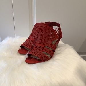 Vince Camuto Size 8.5 Red